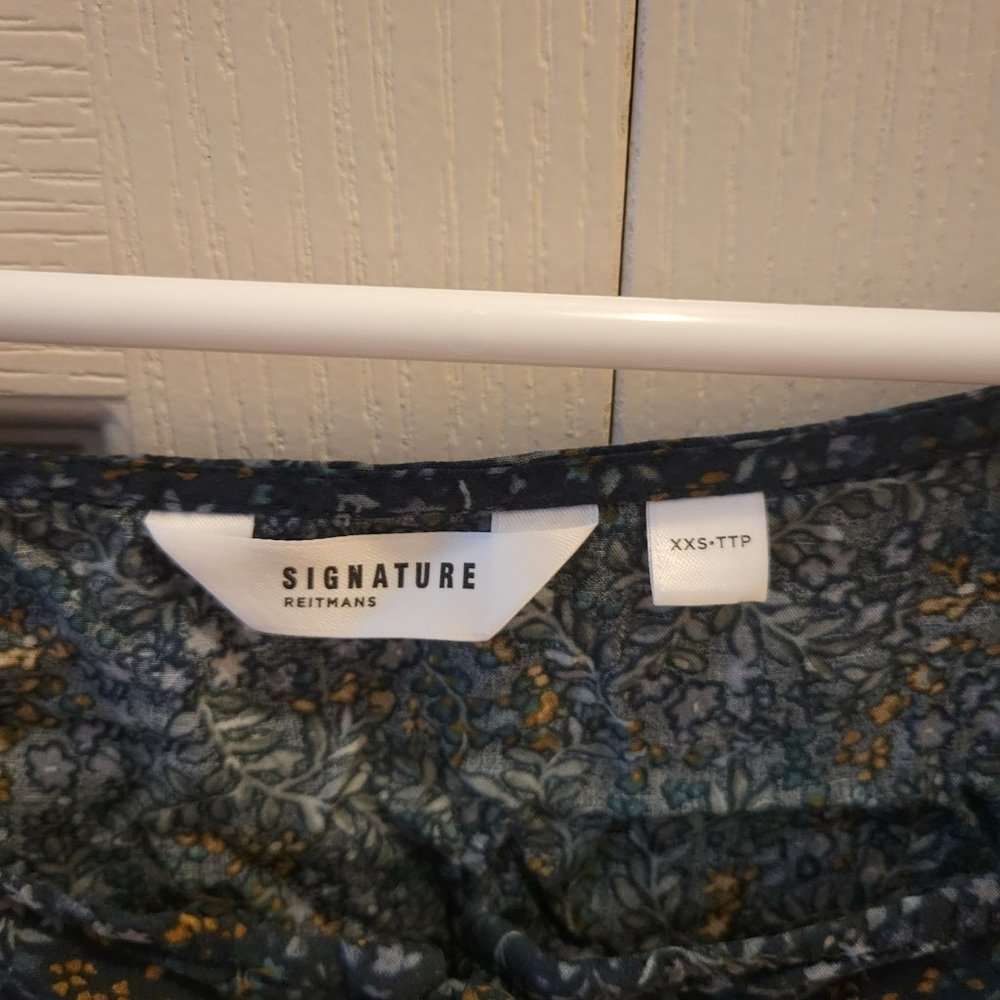 🎀4/$20🎀Reitmans floral long sleeve top / blouse - Picture 2 of 2